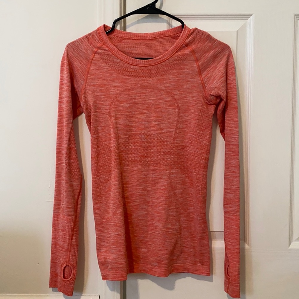 EUC swiftly tech long sleeve lululemon